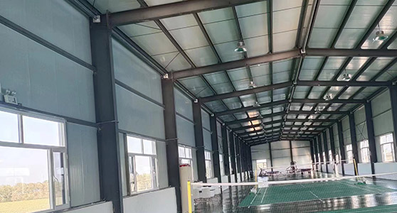  鋼結(jié)構(gòu)施工公司解析沈陽(yáng)彩鋼板活動(dòng)廠(chǎng)房有哪些優(yōu)點(diǎn)？